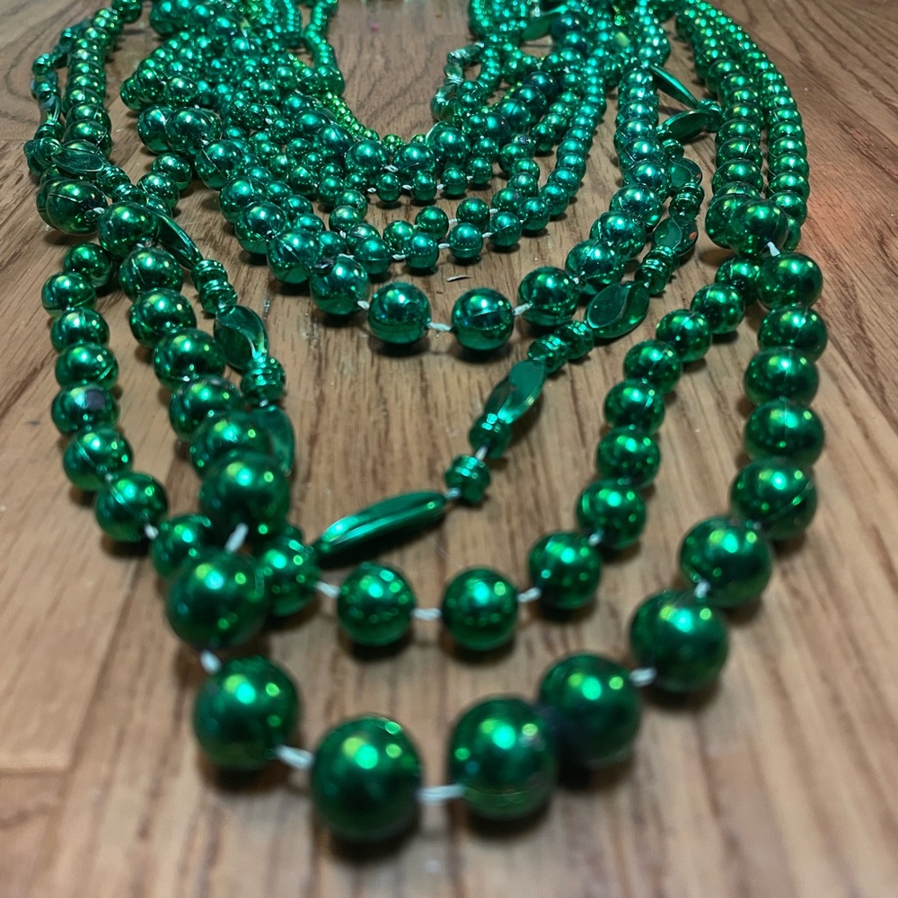 Mardi Gras beads - Green - Set of 10